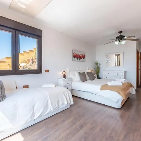 Vb Moraleda 3br Sea Views *